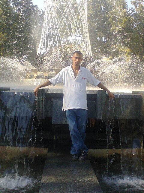 Я около фонтана,парка имени Бобура