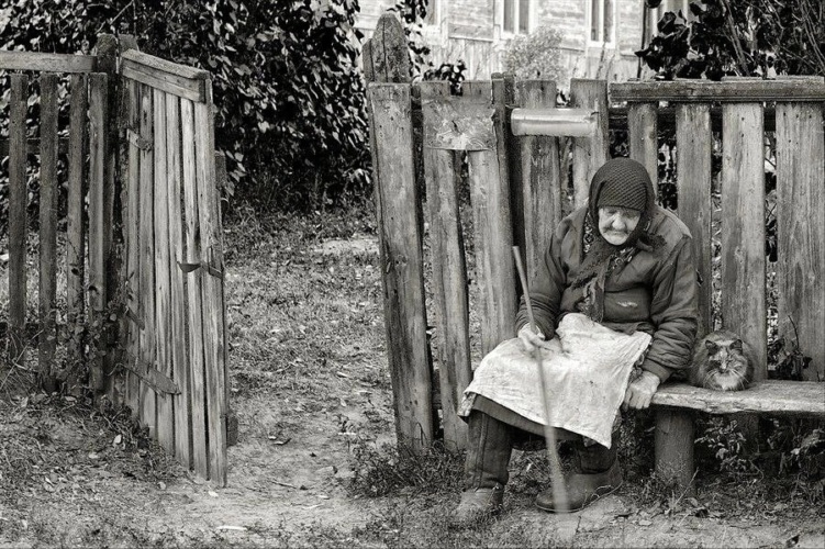 Фото Возле Деревенского Дома