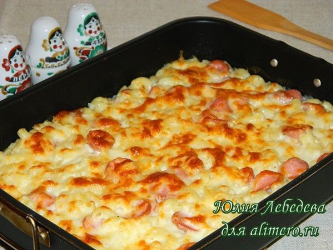 запеканка из спагетти в духовке. макароны с сосисками и сыром в духовке. запеканка из макарон с колбасой и сыром. запеканка с макаронами и сосисками в духовке. макароны с сосисками и сыром в духовке.