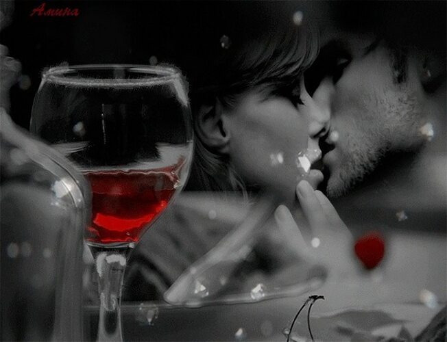 Целую вас до дна души. Вино поцелуй. Вечерний поцелуй. Бокал любви. Вино с любимым романтика.