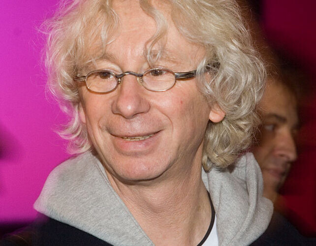 Певец в очках с длинными волосами. Джаред лето. Певец в очках с длинными волосами. Джаред лето улыбка. Певец в очках с длинными волосами.