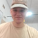 Знакомства: Максим, 22 года, Северск