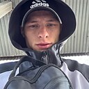 Знакомства: Максим, 23 года, Орск