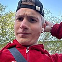 Знакомства: Денис, 22 года, Ленинск