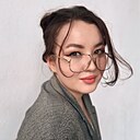 Знакомства: Алина, 25 лет, Санкт-Петербург