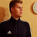 Знакомства: Олег, 23 года, Вишневое