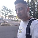 Знакомства: Виктор, 27 лет, Батайск