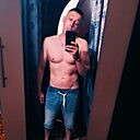 Знакомства: Олег, 31 год, Снежное