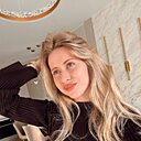 Знакомства: Карина, 18 лет, Черногорск