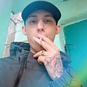 Знакомства: Виталий, 23 года, Снежное