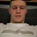 Знакомства: Евгений, 22 года, Петриков