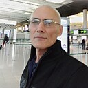 Знакомства: Адриан, 55 лет, Катания