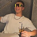 Знакомства: Максим, 21 год, Владивосток