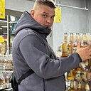 Знакомства: Максим, 22 года, Армянск