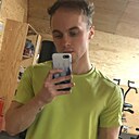 Знакомства: Максим, 29 лет, Магадан