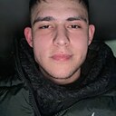 Знакомства: Максим, 18 лет, Москва