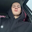 Знакомства: Максим, 22 года, Шахты