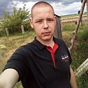 Знакомства: Максим, 22 года, Славгород