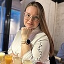 Знакомства: Ксения, 27 лет, Екатеринбург