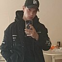 Знакомства: Олег, 23 года, Чайковский