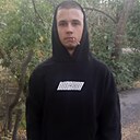 Знакомства: Максим, 18 лет, Луганск