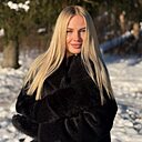 Знакомства: Валя, 26 лет, Луга