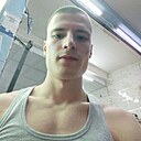 Знакомства: Илья, 18 лет, Волжск