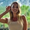 Знакомства: Каролина, 25 лет, Минск