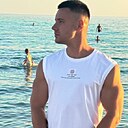Знакомства: Илья, 33 года, Тюмень