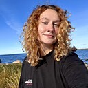 Знакомства: Полина, 25 лет, Санкт-Петербург