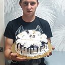 Знакомства: Денис, 27 лет, Миллерово