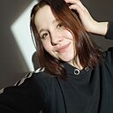 Знакомства: Алёнушка, 21 год, Екатеринбург