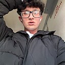 Знакомства: Илья, 19 лет, Екатеринбург