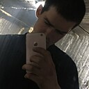 Знакомства: Денис, 22 года, Волжский