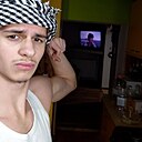 Знакомства: David, 18 лет, Oradia