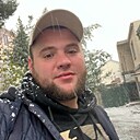 Знакомства: Максим, 33 года, Ялта