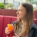 Знакомства: Таня, 19 лет, Челябинск