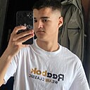 Знакомства: Виталя, 18 лет, Петропавловск-Камчатский