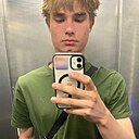Знакомства: Илья, 19 лет, Екатеринбург