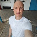 Знакомства: Макс, 23 года, Симферополь