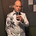 Знакомства: Валерий, 27 лет, Новомосковск