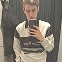 Знакомства: Виталий, 18 лет, Тюмень