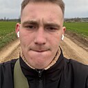 Знакомства: Максим, 23 года, Симферополь