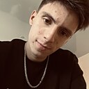 Знакомства: Гена, 23 года, Саратов