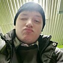 Знакомства: Максим, 23 года, Брянск