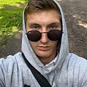 Знакомства: Максим, 22 года, Нижнегорский