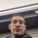Знакомства: Максим, 23 года, Шахты