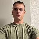 Знакомства: Кирилл, 24 года, Сургут