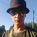 Знакомства: Артем, 23 года, Докучаевск