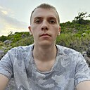 Знакомства: Максим, 21 год, Алушта